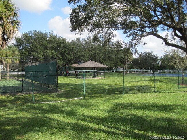 Building Photo - 2083 Coral Ridge Dr