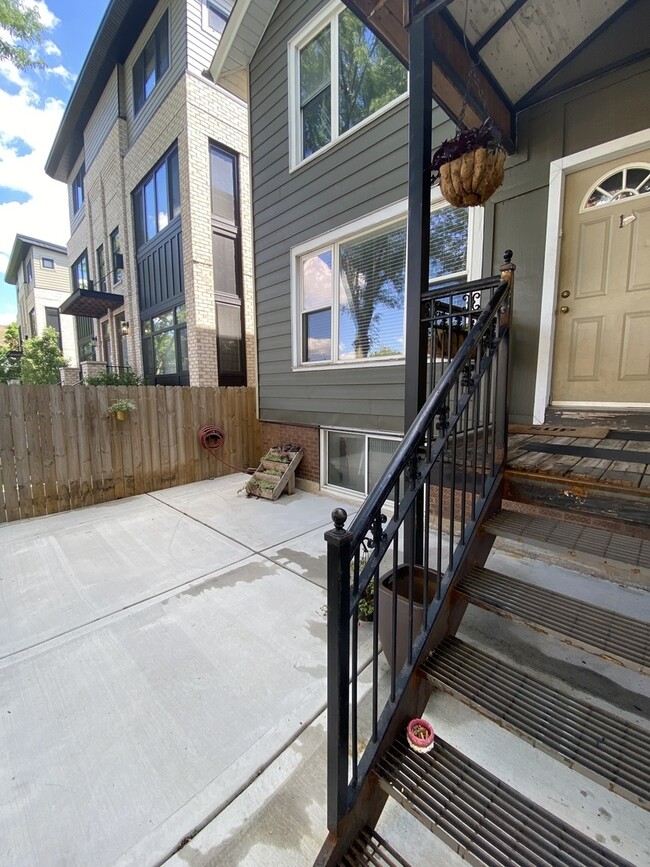 Building Photo - 2241 N Rockwell St