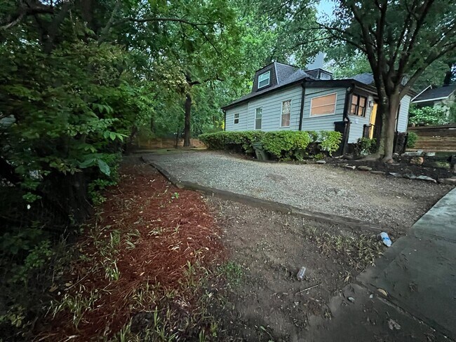 Photo - 1077 Hampton St NW House