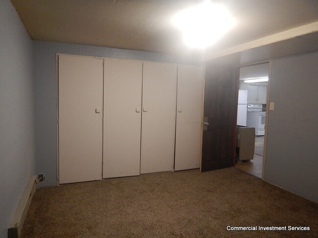 Building Photo - 212 Elm St