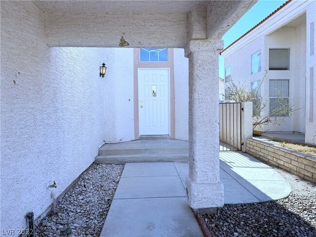Building Photo - 9821 Cactus View Ave