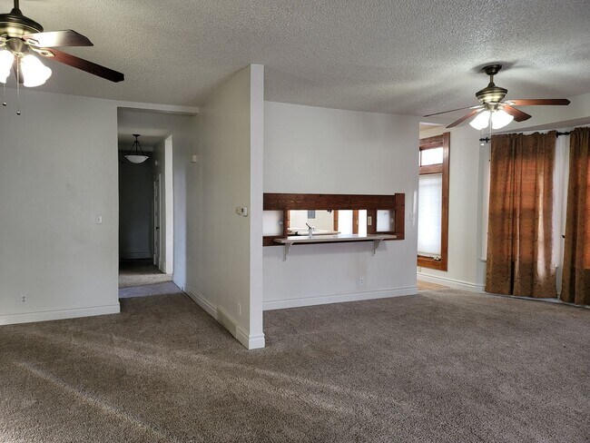 Building Photo - 3129/3131 Reed Ave