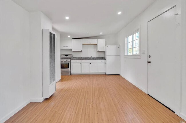 Building Photo - 1313 De Turk Ave