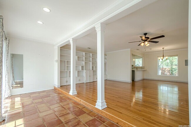 Foto del edificio - GORGEOUS 4-BEDROOM HOME IN TERRELL HEIGHTS