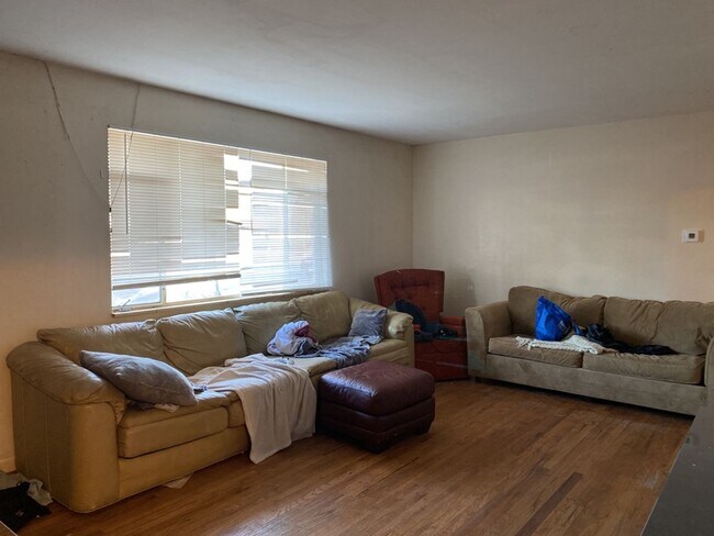 Foto del edificio - STUDENTS WELCOME! Campus West 5 Bed 2 Bath...