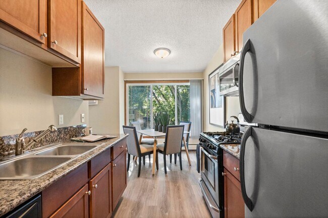 Interior Photo - Lake Pointe