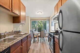 Interior Photo - Lake Pointe