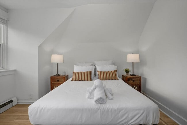 Building Photo - 242 Mccormick Pl