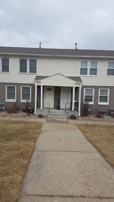Primary Photo - 3084 S 40th St