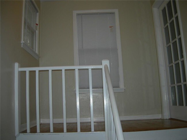 Building Photo - 2801 Lawnview St