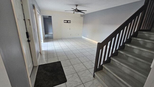 Building Photo - 11880 SW 13th Ct