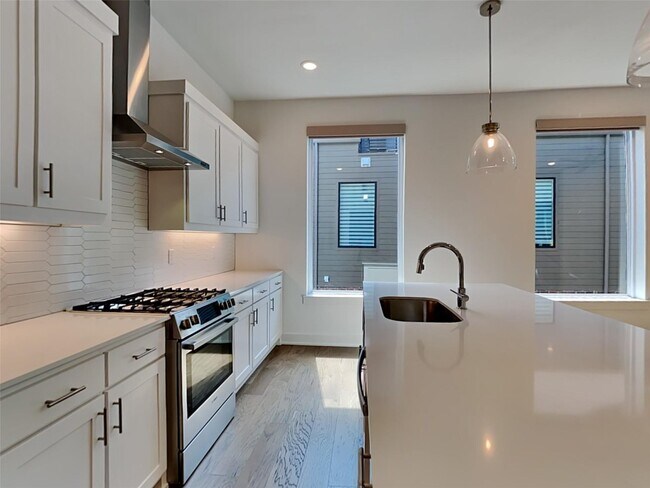 Foto del edificio - 129 E Oscar Dr