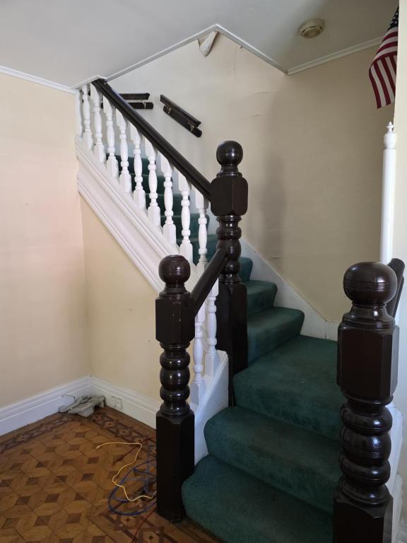 Building Photo - 128 Market St