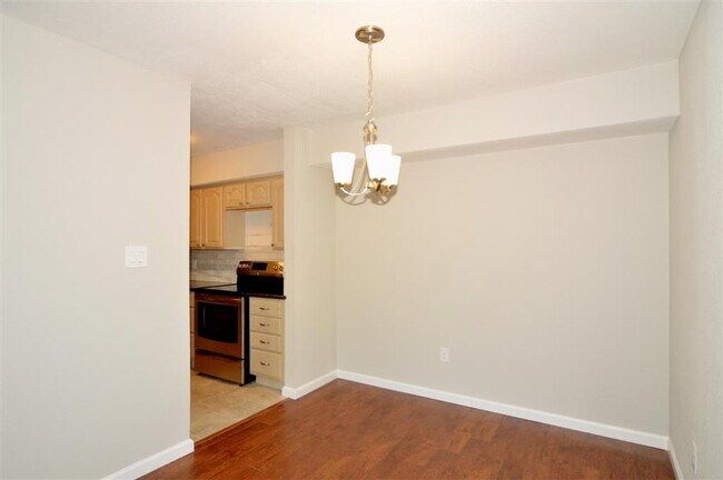 Foto del edificio - 3300 Pebblebrook Dr
