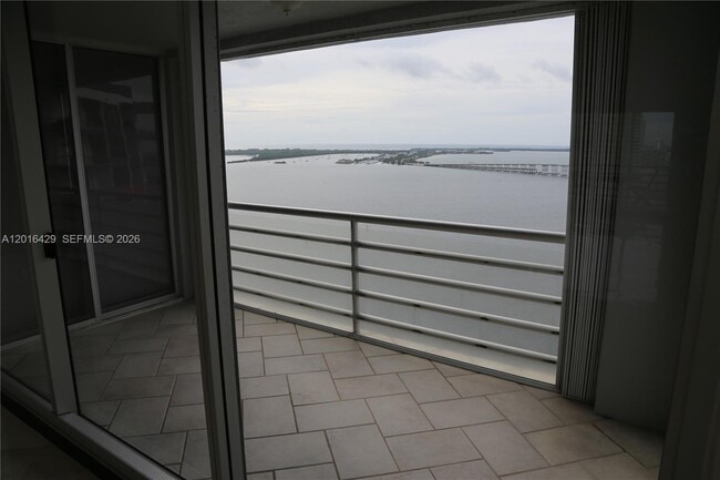 Building Photo - 1541 Brickell Ave