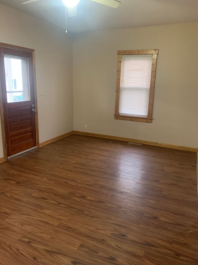 Building Photo - 2 bedroom 1 bath house by City Park