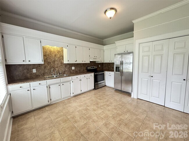 Foto del edificio - 629 N Cedar St