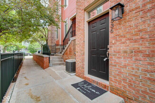 Foto del edificio - 536 Allard Pl