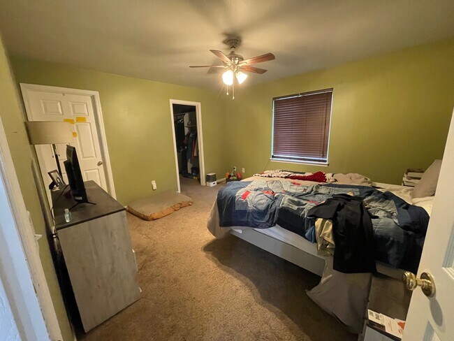 Building Photo - 401 N River Rock Dr