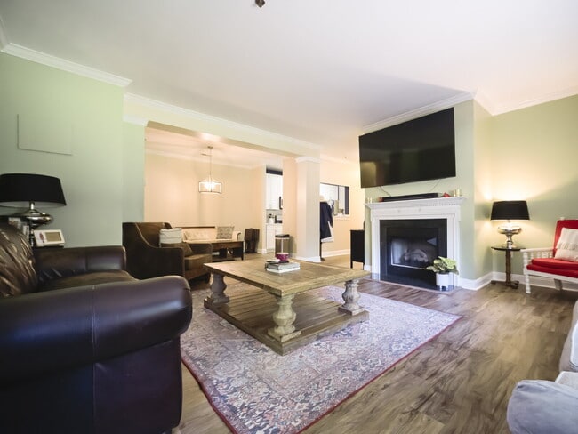 Building Photo - "Charming 3-Bedroom Condo with Cozy Fireplace - 1404 Sq Ft of Comfort in Prime NC Location!"