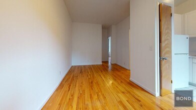 Building Photo - 425 E 65th St
