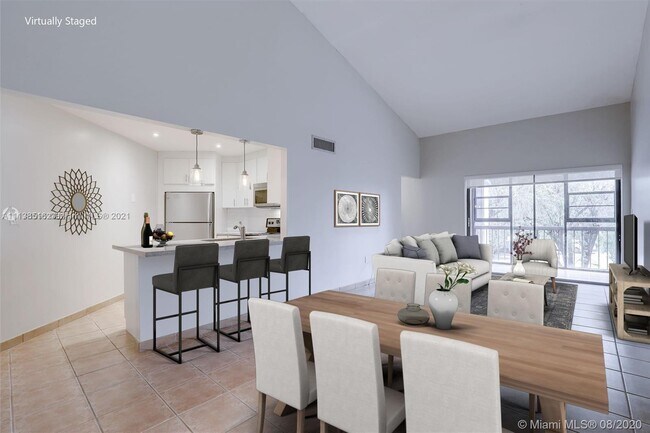 Building Photo - 9433 Fontainebleau Blvd