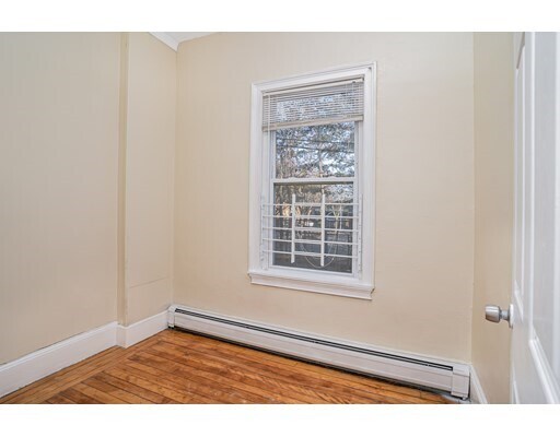 Building Photo - 77 Savin St