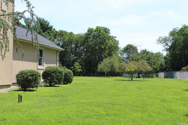 Building Photo - 100 Sheep Pasture Rd