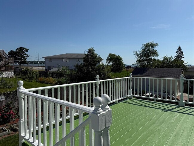 Foto del edificio - 118 Colby Rd