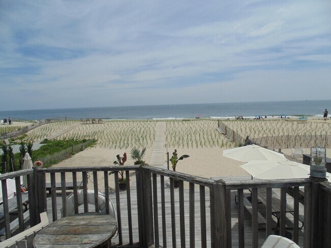 Building Photo - 1412 Ocean Ave