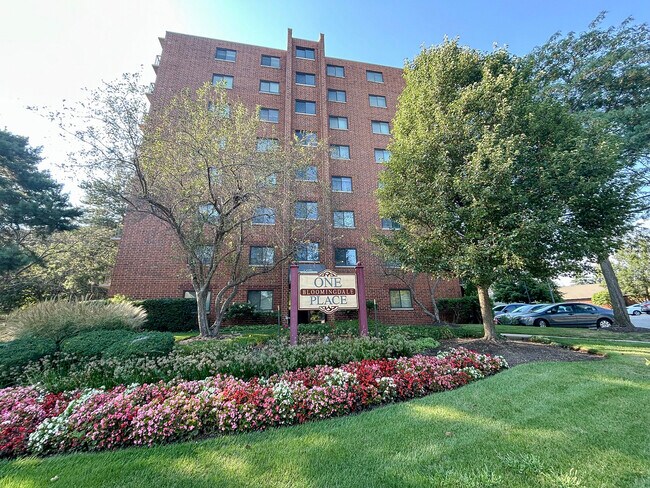 Foto del edificio - 1 Bloomingdale Pl