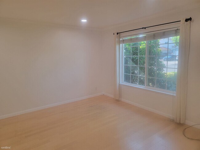 Building Photo - 2 br, 3 bath House - 820 West Sunnyoaks Av...