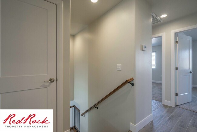 Foto del edificio - Newer 3 Bedroom, 2.5 Bath Townhome