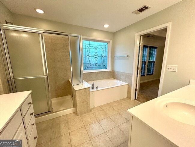 Building Photo - 4692 Wehunt Commons Dr