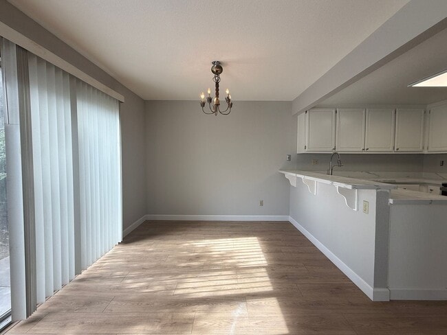 Foto del edificio - Bright & Remodeled 3 Bedroom 2.5 Bath Home in North San Jose