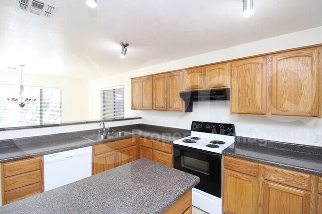 Building Photo - 4759 E Lavender Ln