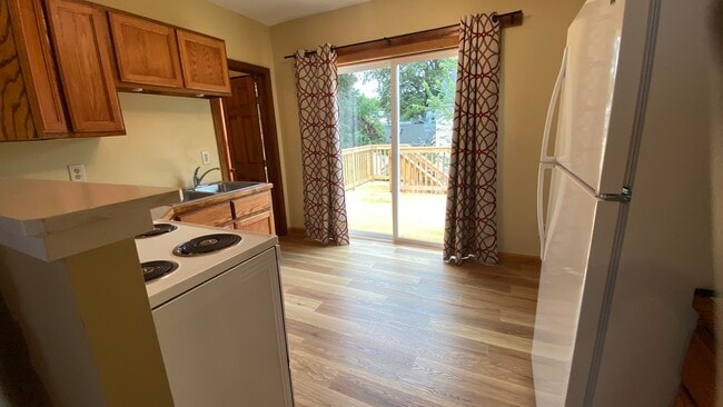 Photo - 18 Center St Apartments