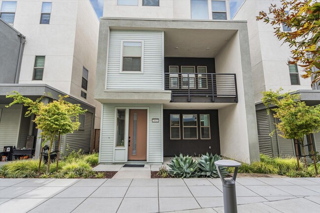 Building Photo - Welcome to this stunning 4-bedroom, 3.5-ba...