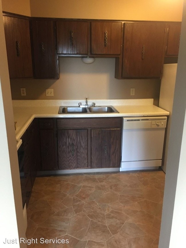 Building Photo - 3102 S 69th Ave