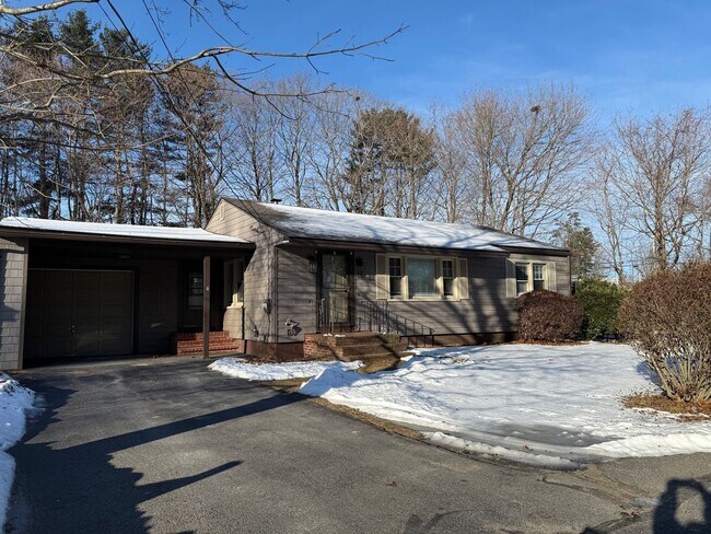 Foto del edificio - 5 Downeast Ln., Scarborough-3BR/1BA Single Family House available 01/01/2026 Rent $3,000.00/mo. +...