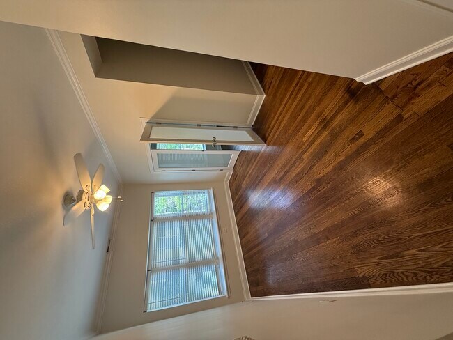 Foto del edificio - 6934 N Lakewood Ave