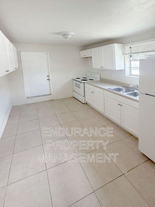 Photo - 1125 W 28th St House