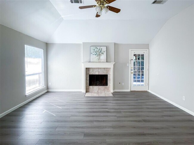 Foto del edificio - 3341 Zubin Ln