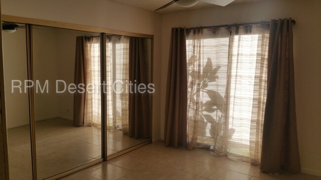 Building Photo - Great Golf Course Condo