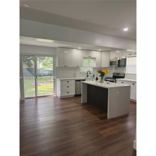 Foto del edificio - 5636 NW 4th Ave