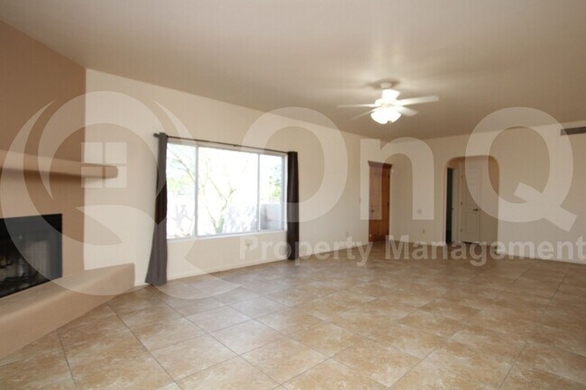 Building Photo - 1033 E Irvine Rd