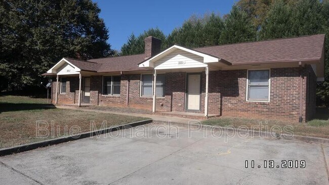Building Photo - 220 Welch Ave