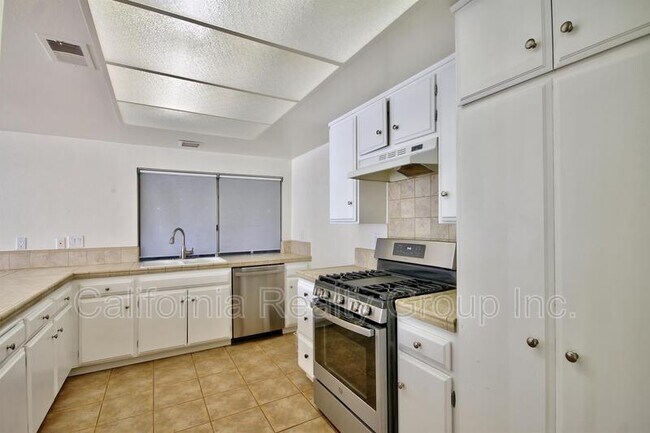 Building Photo - 42738 Santa Suzanne Pl