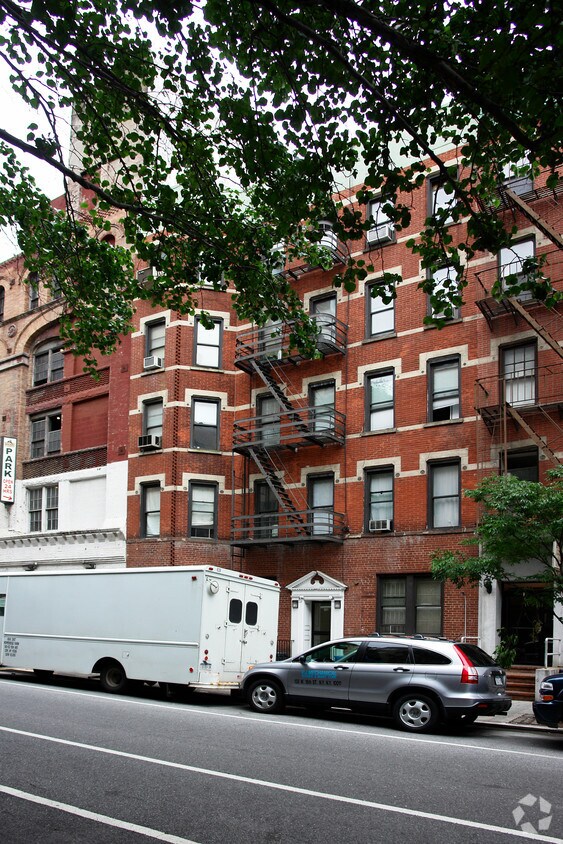 Building Photo - 152 W 20th St