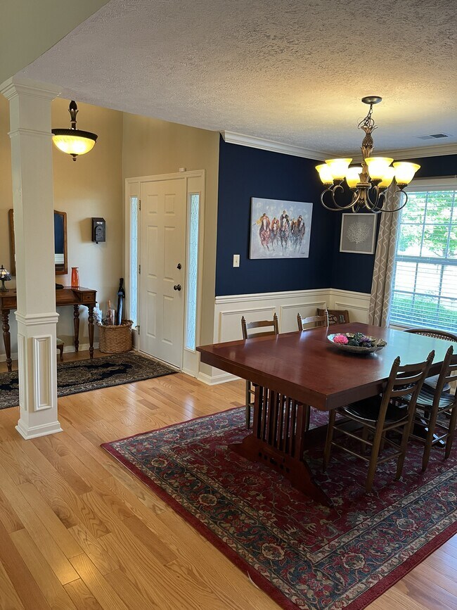 Building Photo - 5715 Waveland Cir